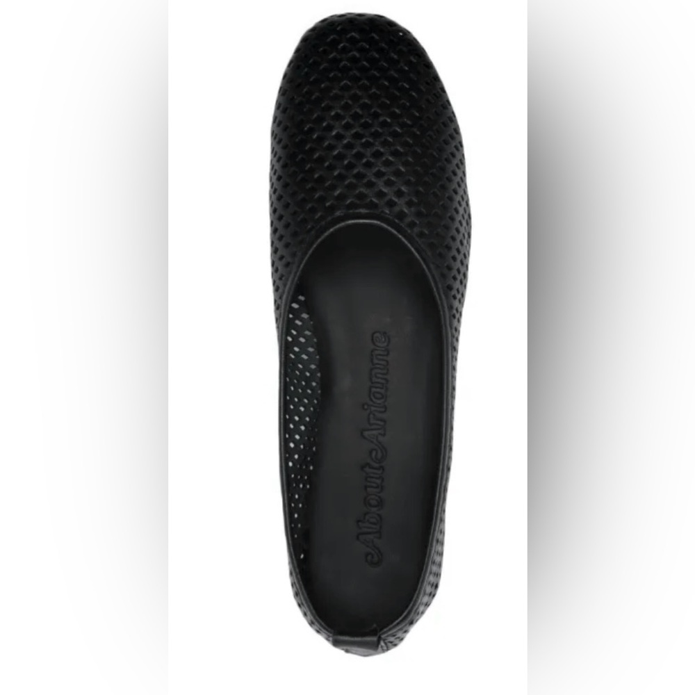 About Arianne Elio flats